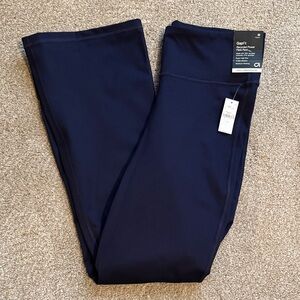 GAPFit High Compression Flare Pants in Dark Blue